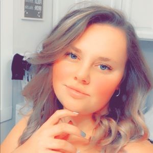 Meet your Posher, Courtney